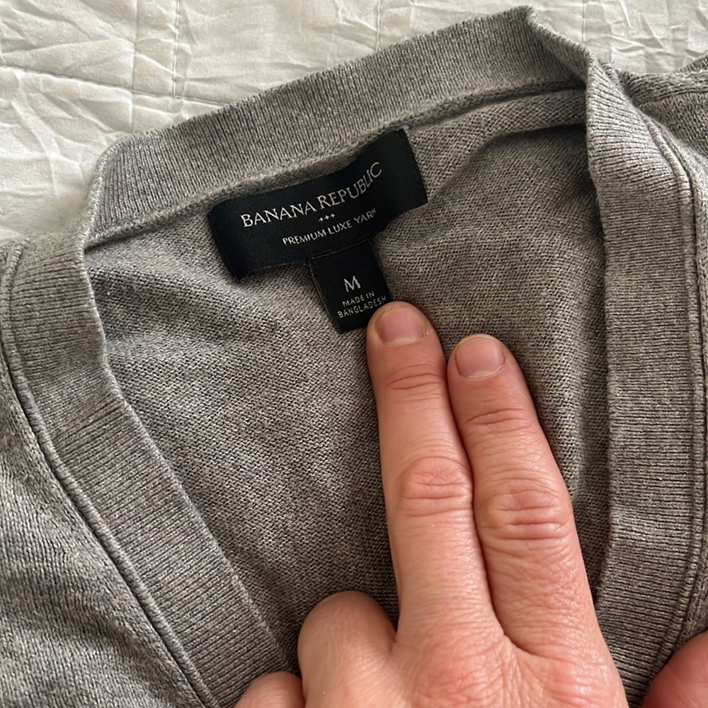 Banana republic, gray, size M, men’s v-neck sweater - Picture 2 of 5